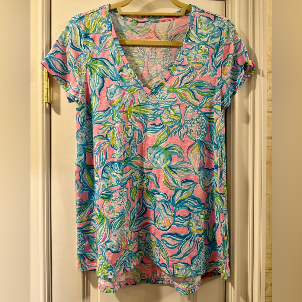 Lilly Pulitzer Small Etta V-neck shirt